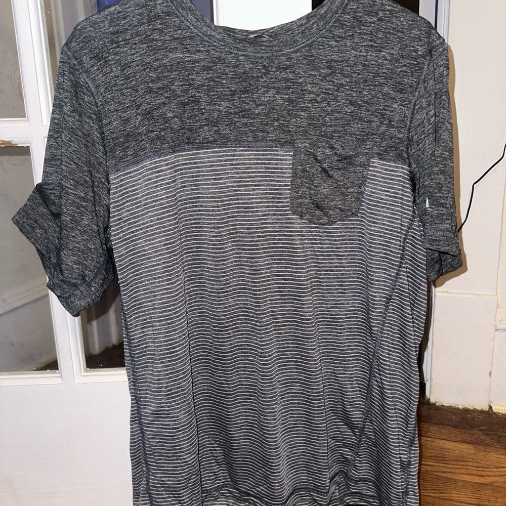 The North Face Gray Short Sleeve Tee Modern Design